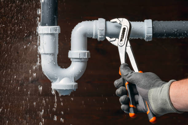 Professional Emergency Plumber technician working in Sellersville, PA